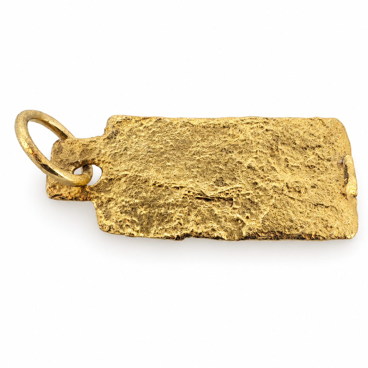 Gold early medieval bicorporate lion pendant from Hertfordshire, reverse view.