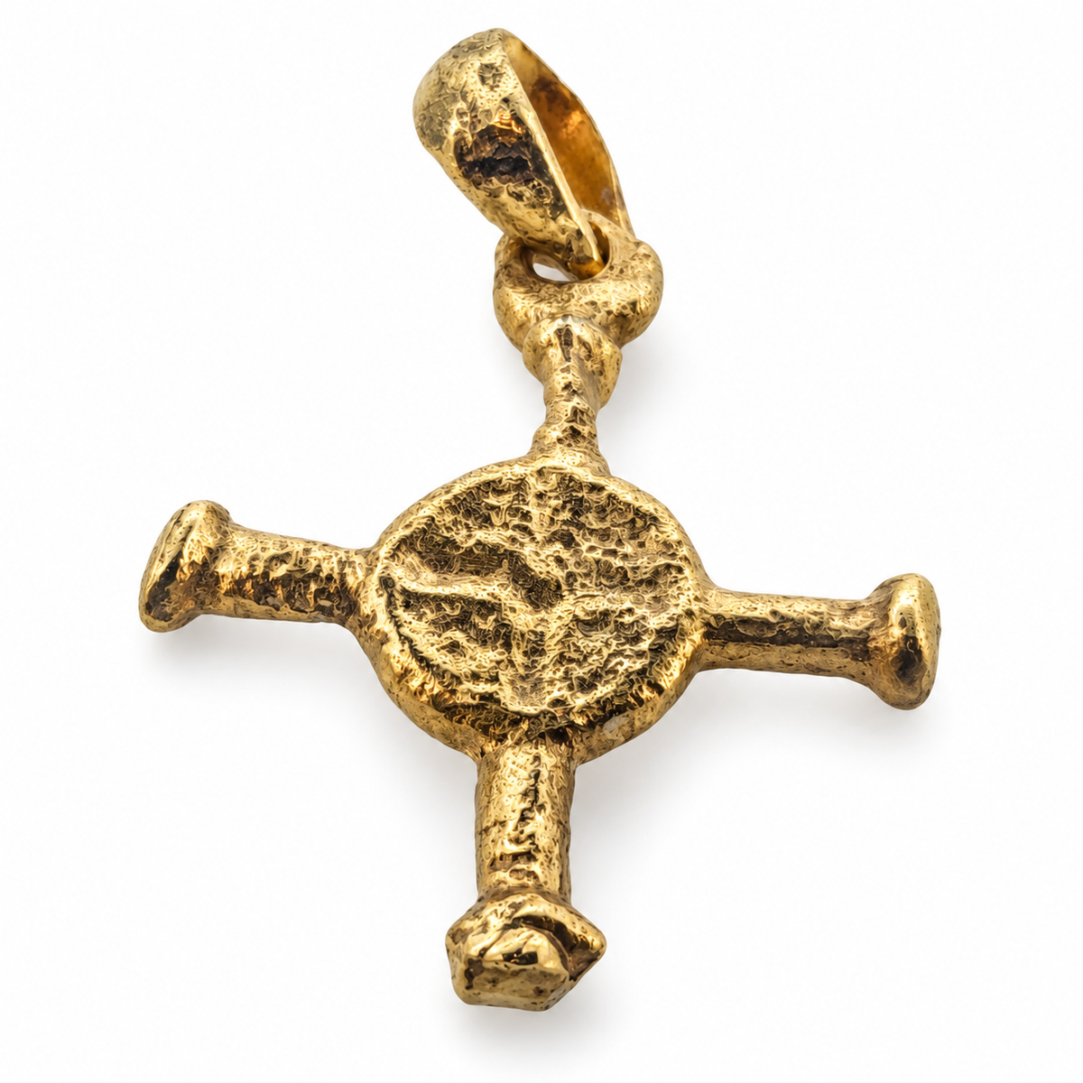 Gold Anglo-Saxon cross pendant from Northumbria, front view.