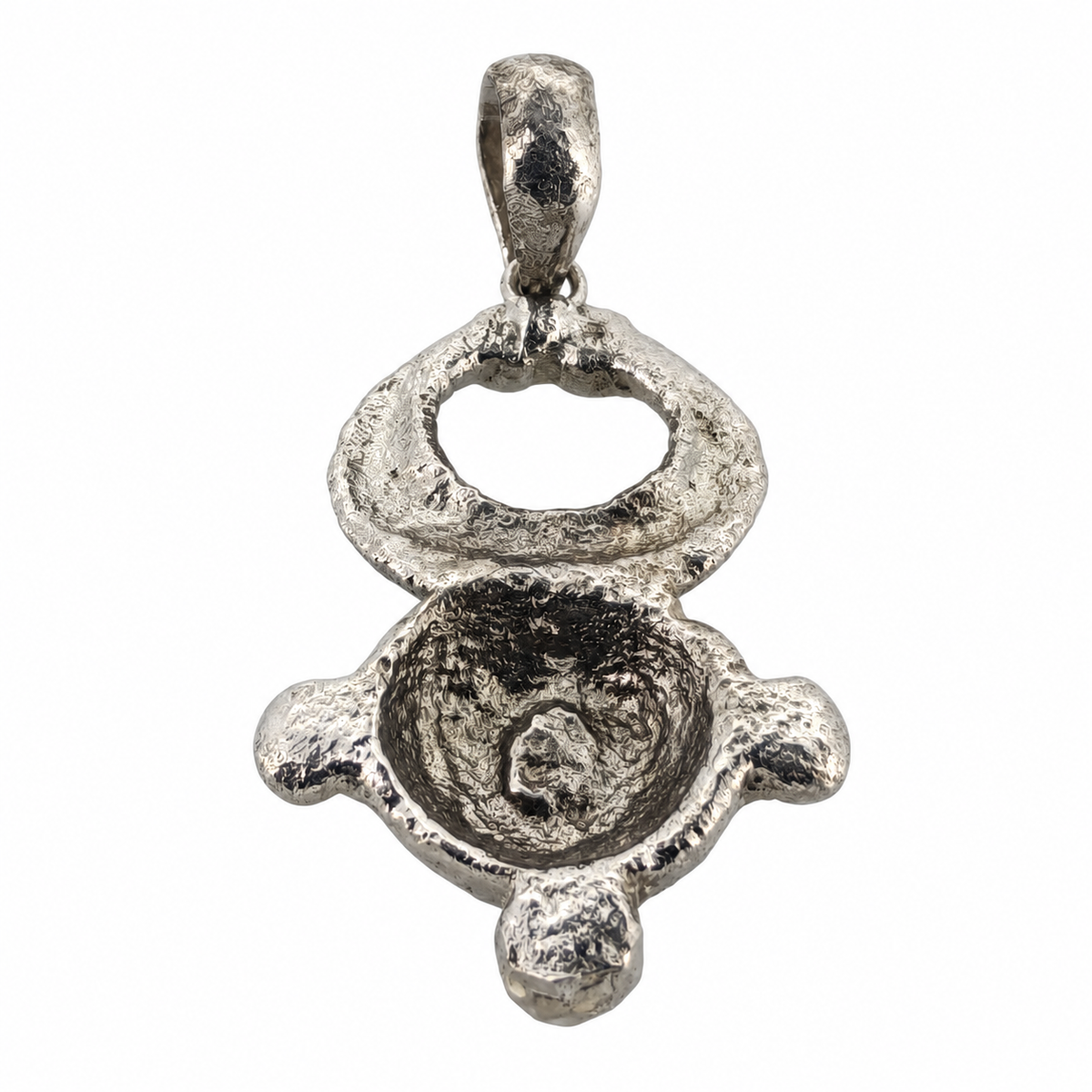 Reverse of the platinum Hampshire pendant showing the hollow centre and pendant bail.