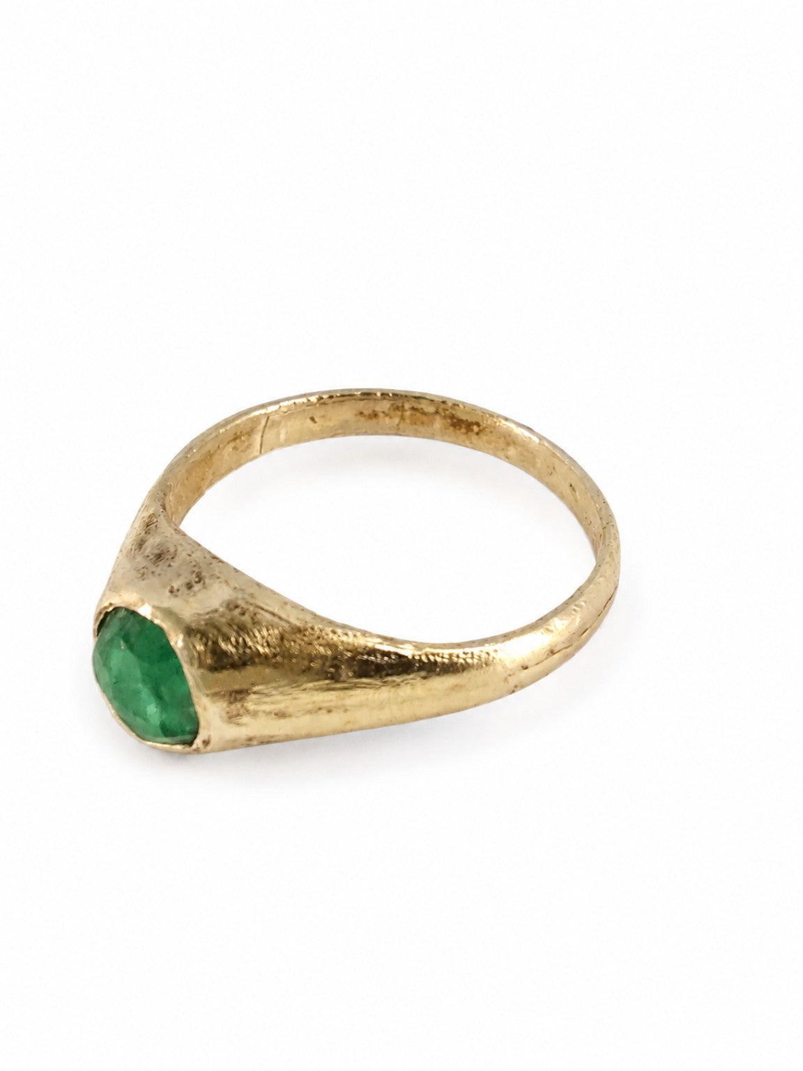 Gold East Yorkshire medieval emerald stirrup ring showing the raised gemstone setting and handmade surface