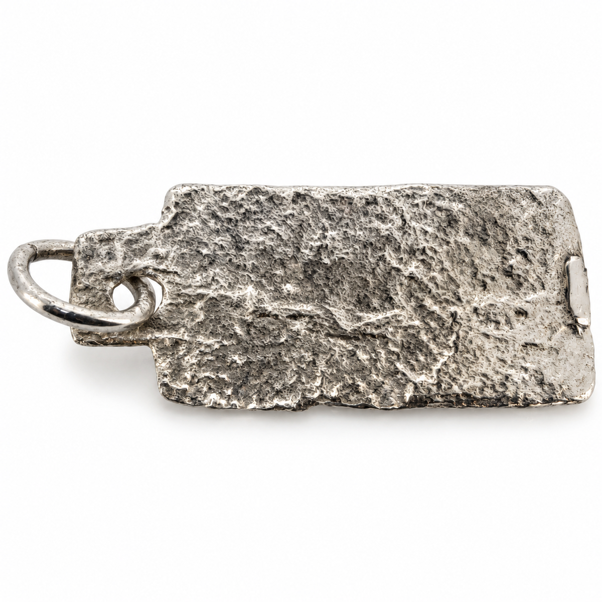 Platinum early medieval bicorporate lion pendant from Hertfordshire, reverse view.